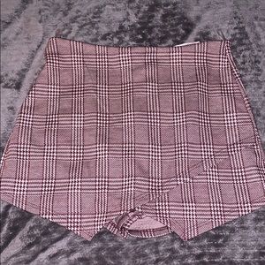 (NWOT) Burgundy Houndstooth Skort